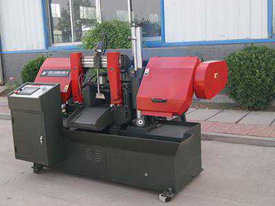 切大型板材—立式锯床标机与定制机型对比 切大型板材—立式锯床标机与定制机型对比