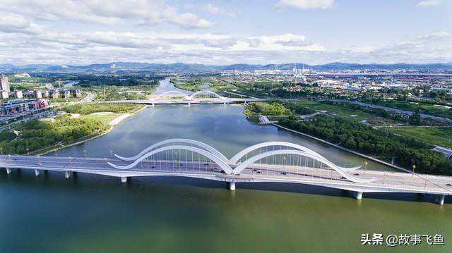 鉴智机器人于北京车展发布全栈升级的汽车智能化解决方案