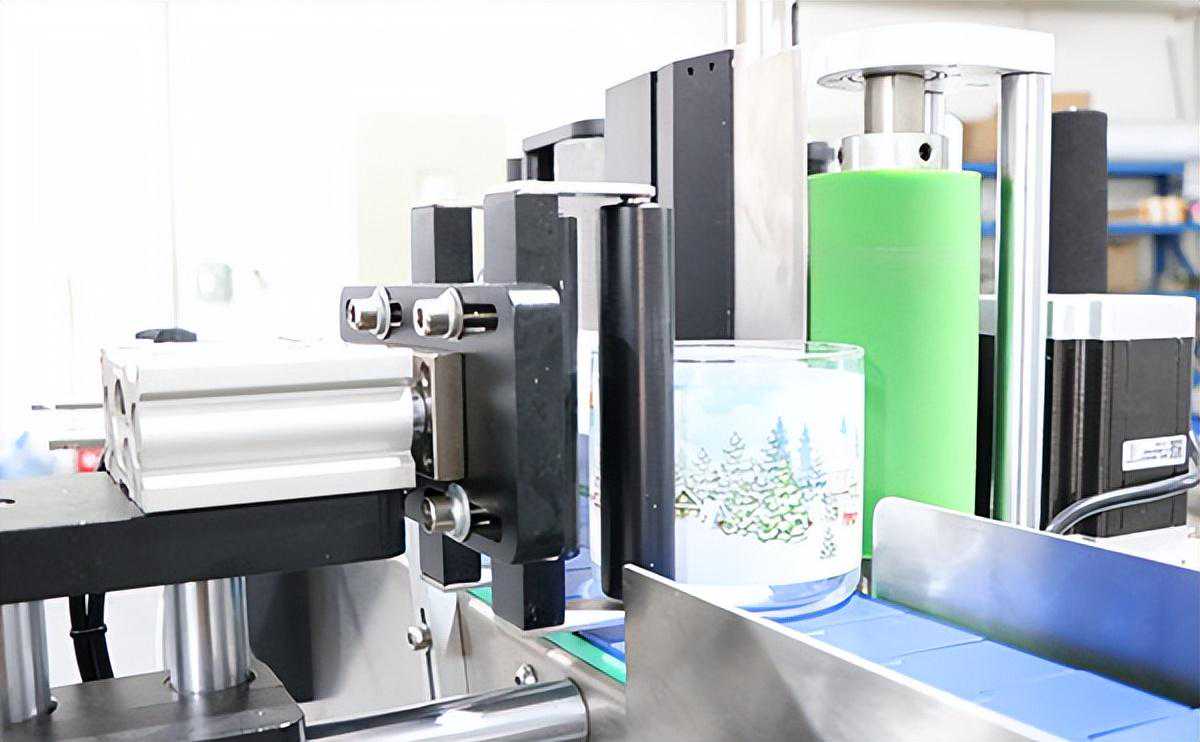 全自动圆瓶贴标机——可贴瓶身单标和双标，功能强大