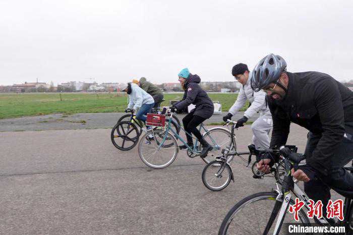 第一届“车骑杯”骑行大赛在柏林举办 第一届“车骑杯”骑行大赛在柏林举办
