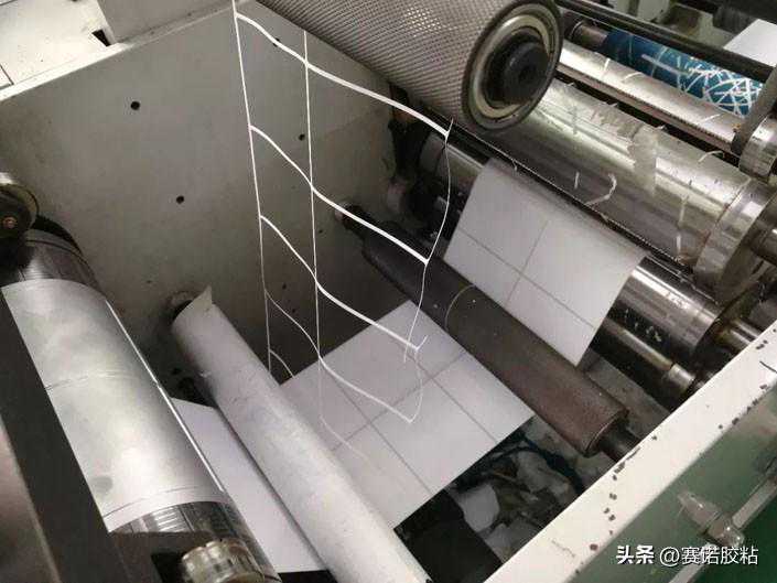 不干胶材料在模切中如何通过改变工艺角度来解决排废断裂问题？