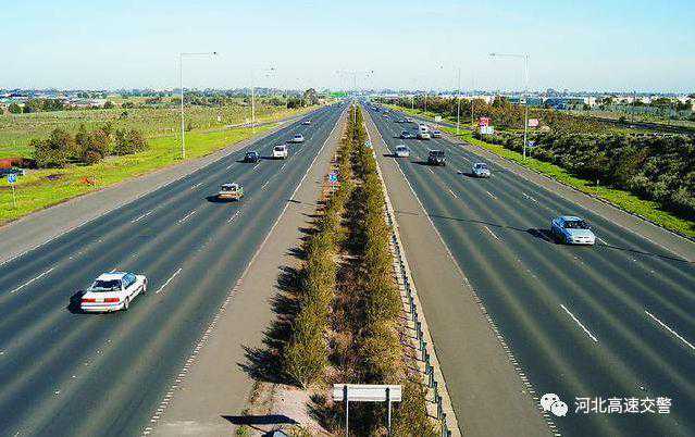 1341辆车违法占用应急车道被集中曝光！河北高速交警喊你来看名单！