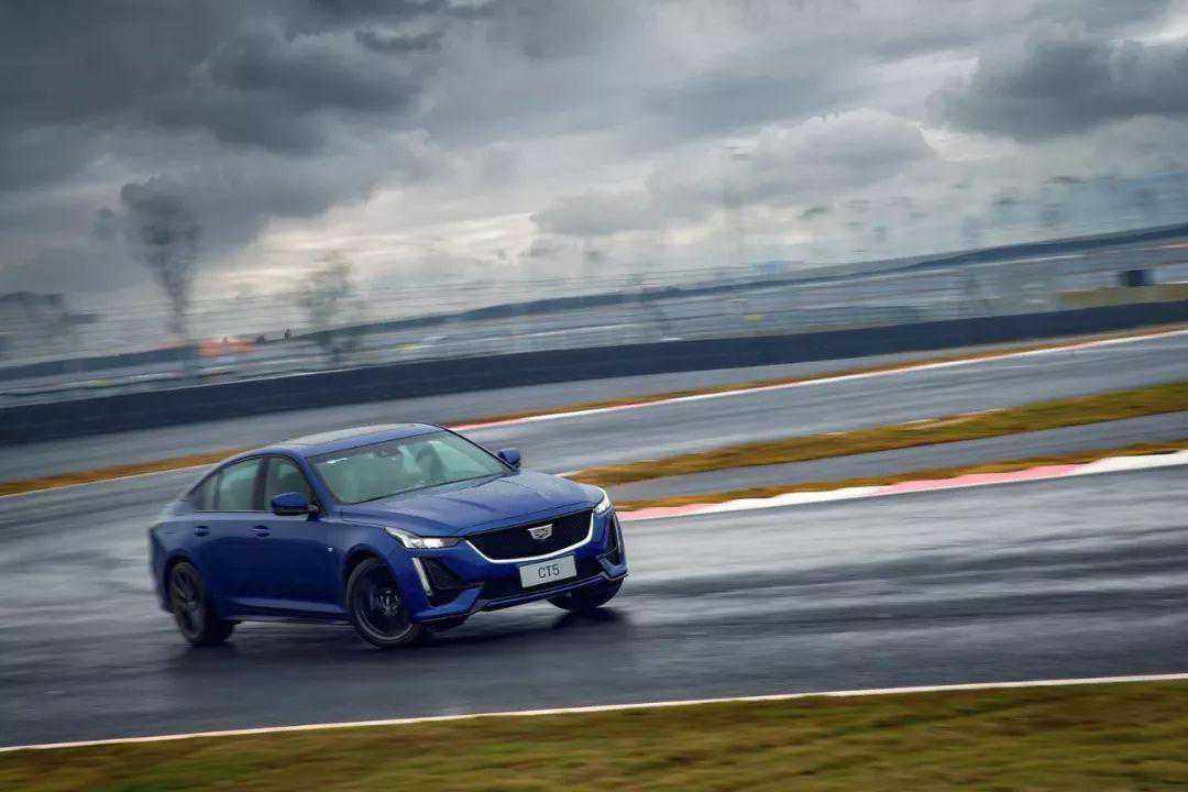 试驾 | 凯迪拉克CT5太厚道了，实在想不到不买它的理由