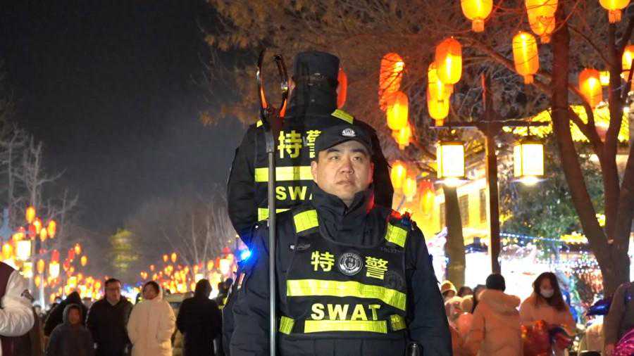 “高凳+低台”组合执勤！聊城公安为元宵节平安“加码”