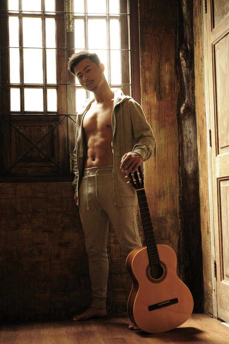 TVB小生出写真照晒激凸照：正常男士都是这样