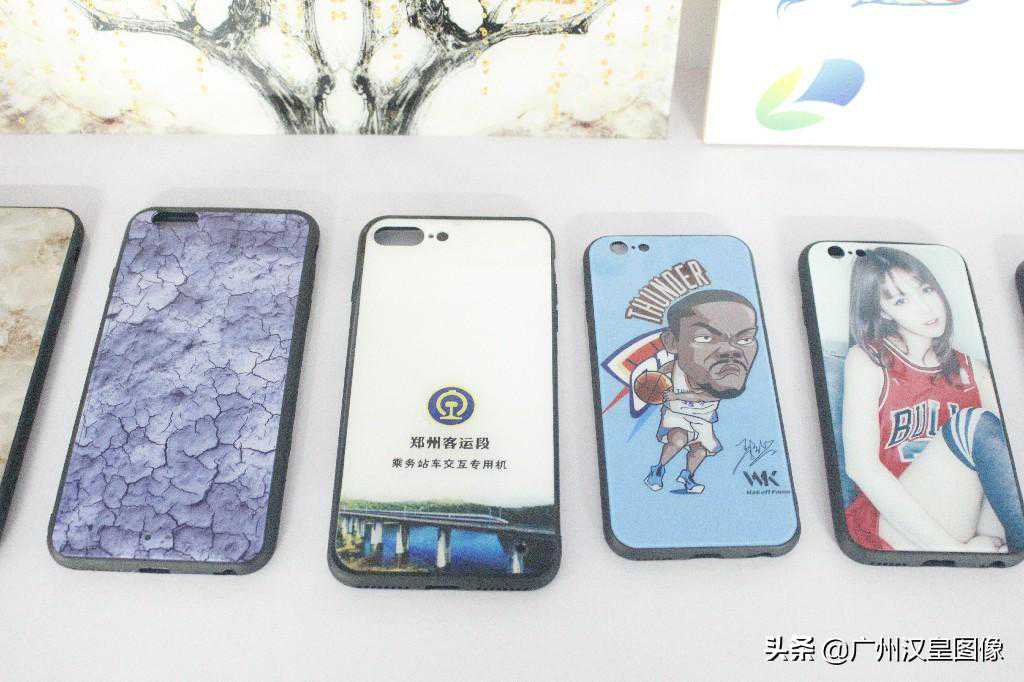 uv平板打印机打印手机壳的大致步骤