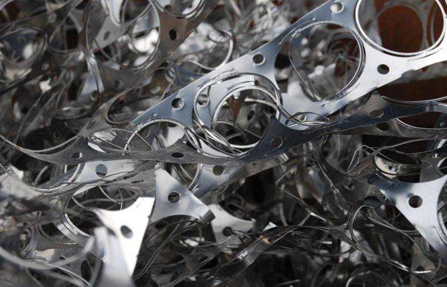 废铝高效回收的小妙招——选择废铝边角料打包机