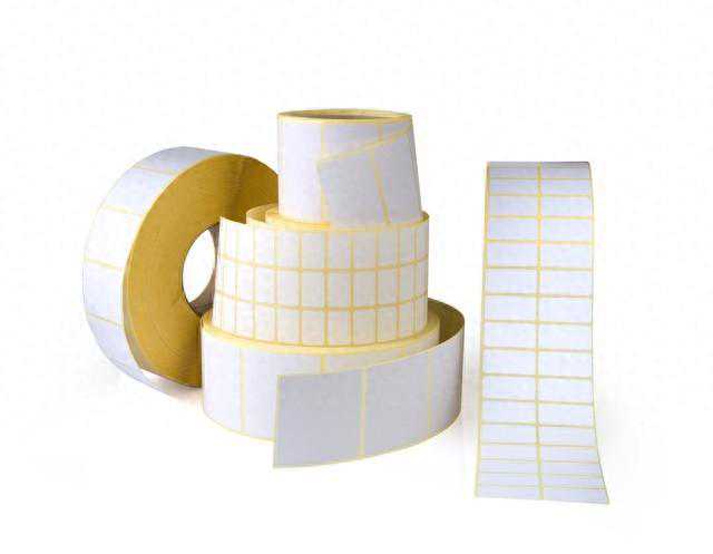 胶带粘过的地方总留下难以去除的胶印！试试这招，别再用手抠