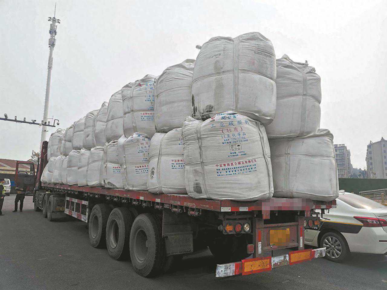 货物捆扎莫大意 别让货车变“祸车”