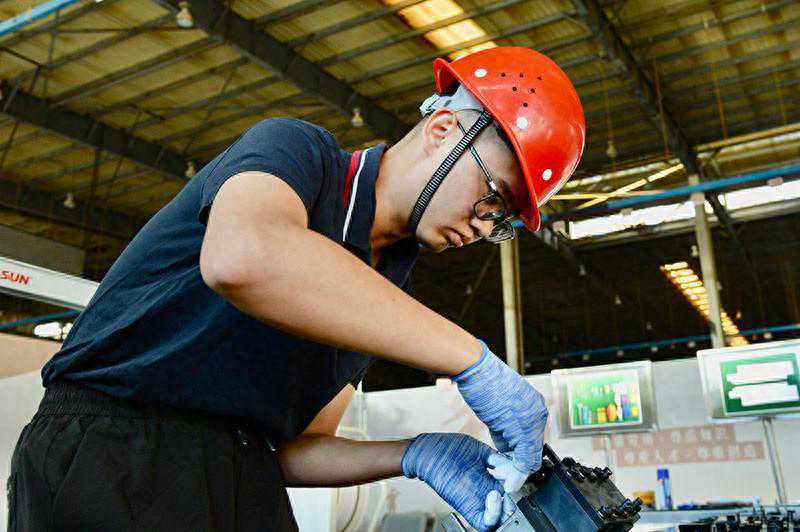 小小捆扎机 尽显青年志 小小捆扎机 尽显青年志