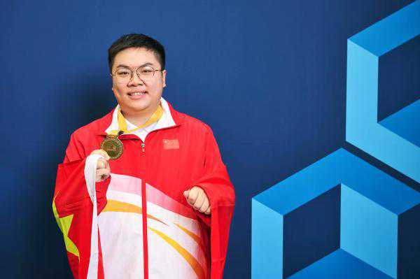 “00后”小伙靠印刷技术成世界冠军：在选手里做到了最好，以后要当最佳教练