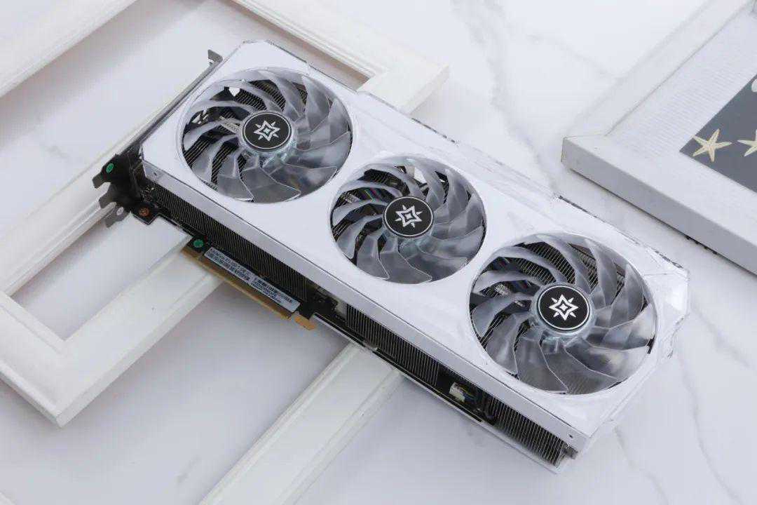 比炫彩光影更惹眼的是8K性能！影驰GeForce RTX 3090 Ti星曜OC显卡深度评测