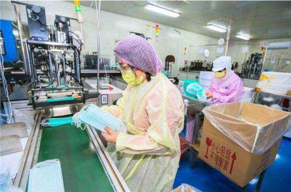 口罩厂“打工”记:不取一分一厘 有人“拖家带口”来上班 口罩厂“打工”记:不取一分一厘 有人“拖家带口”来上班