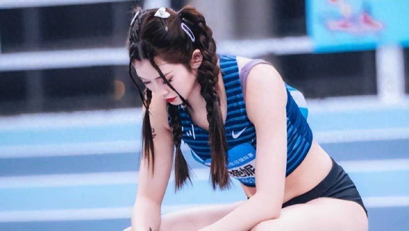 麻花辫子纹身肚脐钉!吴艳妮拒绝网红标签,黑粉又说资本包装 麻花辫子纹身肚脐钉!吴艳妮拒绝网红标签,黑粉又说资本包装