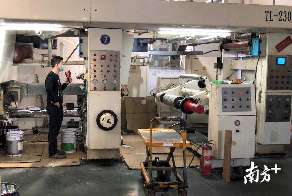 支付3倍工资,潮州企业提前复产生产口罩包装袋,还有这些爱心不停歇 支付3倍工资,潮州企业提前复产生产口罩包装袋,还有这些爱心不停歇