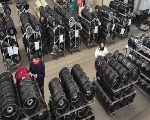 汽车早报｜特斯拉Model Y全系涨价5000元 余承东宣布智界S7开启大规模交付